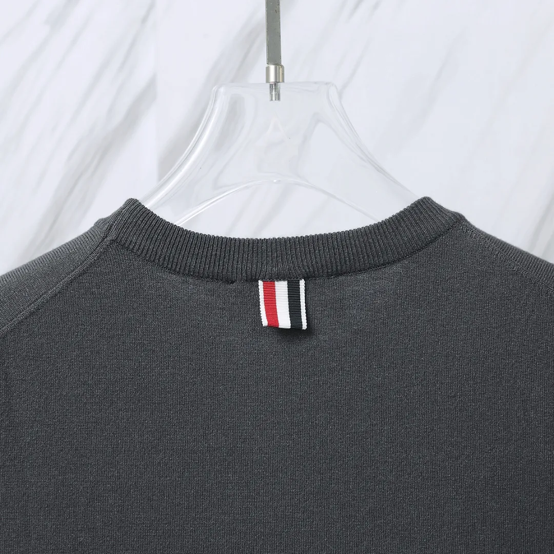 ：M 28（TB T ） THOM BROWNE TB T Classic Breathable Authentic Quality + Authentic + Same Style Size：0/1/2/3/4 ：White/Black/Navy Blue/Light Gray/Dark Gray